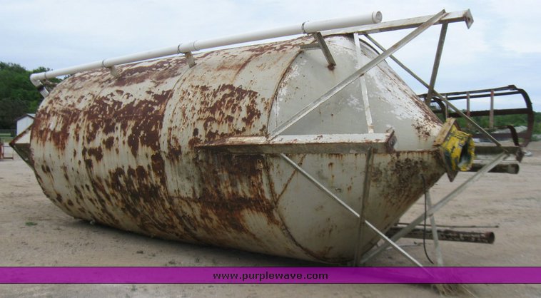 image for item 1701 Concrete silo