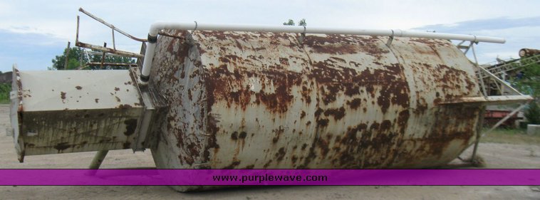 image for item 1701 Concrete silo
