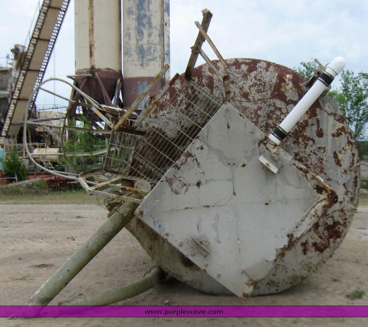 image for item 1701 Concrete silo