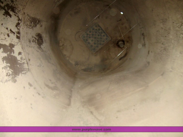 image for item 1701 Concrete silo