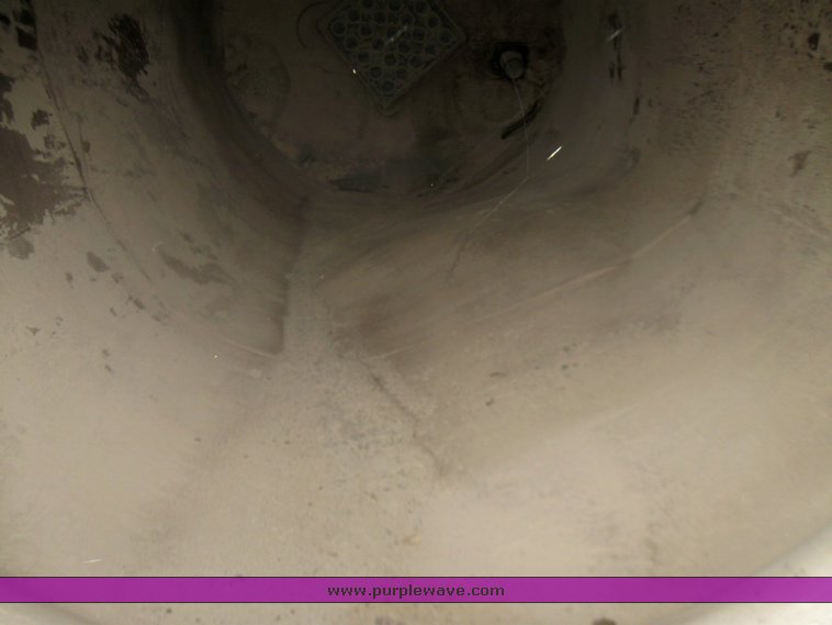 image for item 1701 Concrete silo