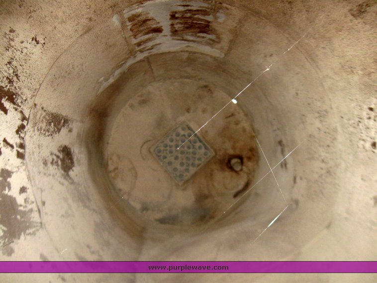 image for item 1701 Concrete silo