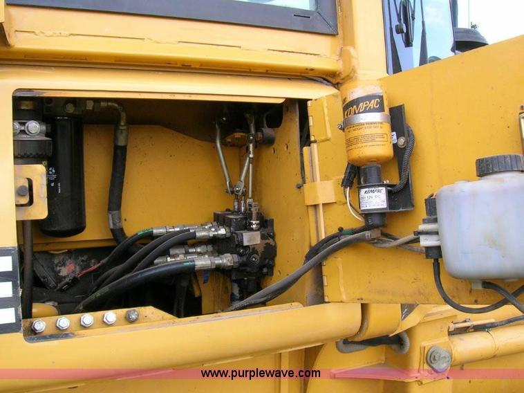 image for item 1900 2000 John Deere 650H dozer