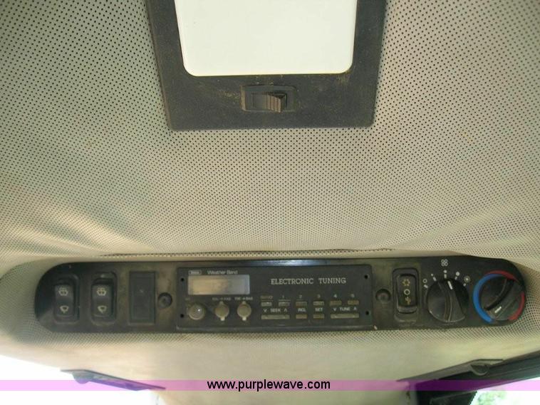 image for item 1900 2000 John Deere 650H dozer