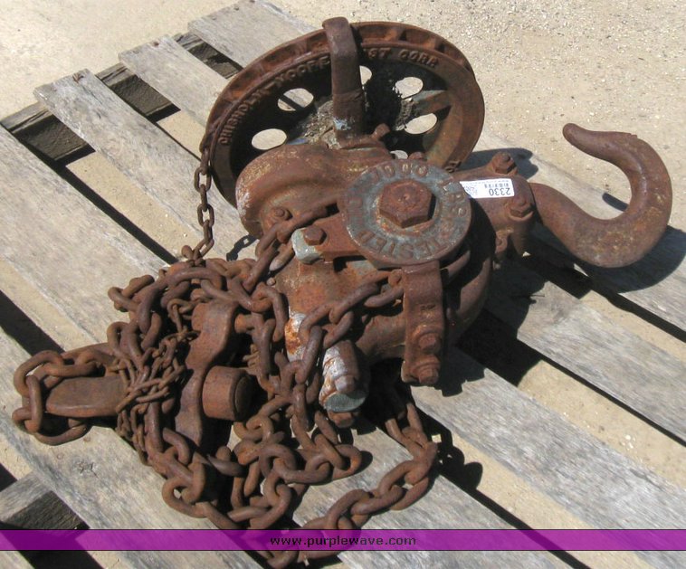 image for item 2330 7,000 chain hoist