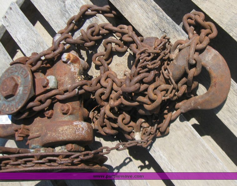 image for item 2330 7,000 chain hoist