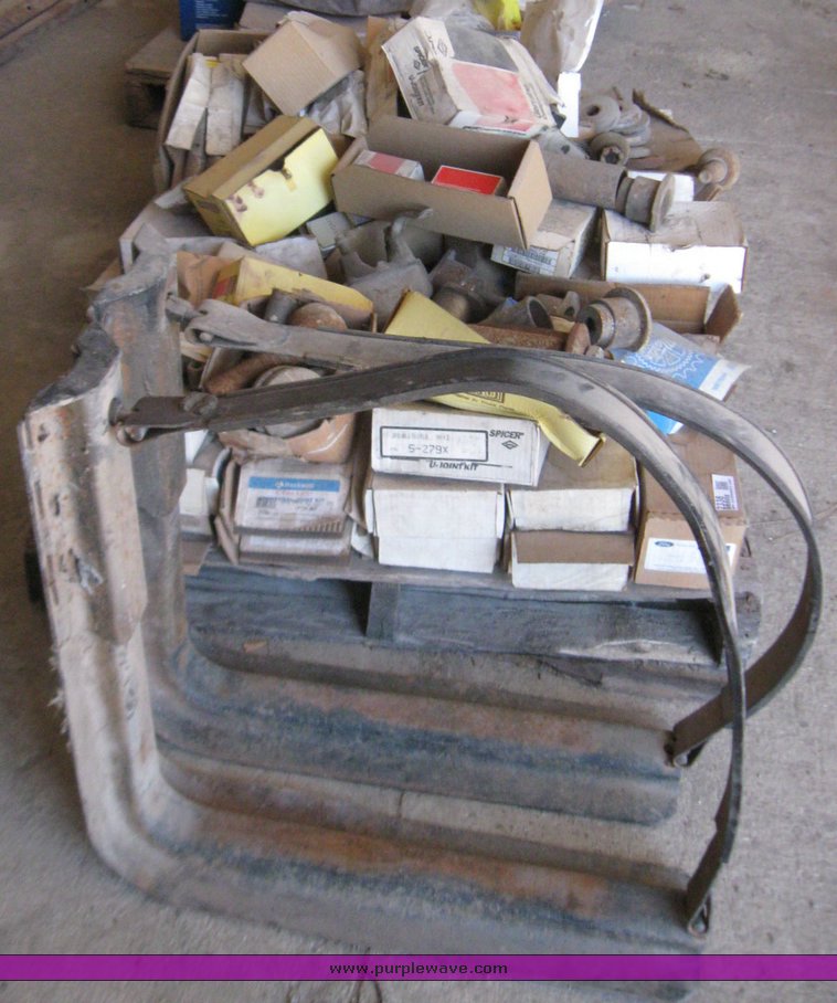 image for item 2338 Pallet of assorted parts
