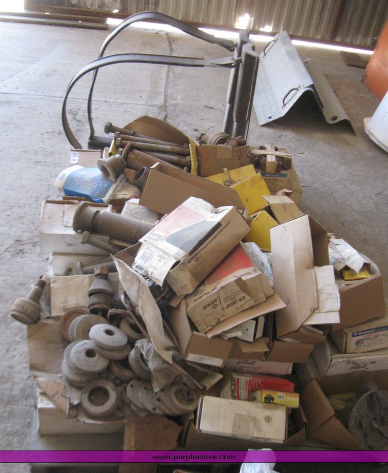 image for item 2338 Pallet of assorted parts