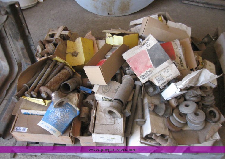 image for item 2338 Pallet of assorted parts