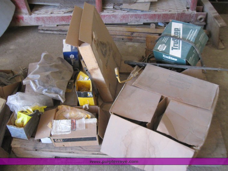 image for item 2338 Pallet of assorted parts