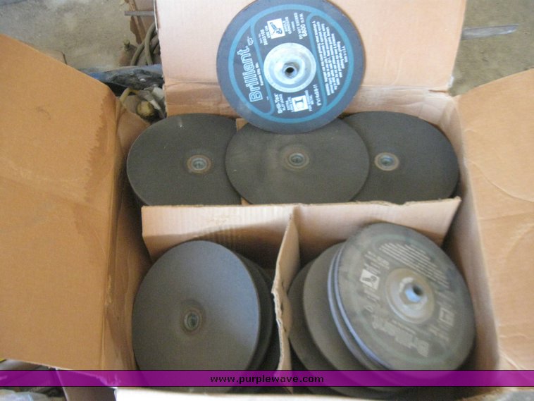 image for item 2338 Pallet of assorted parts