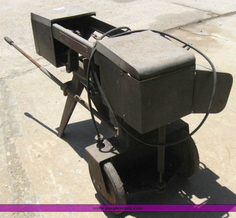 image for item 2365 Kalamazoo MM610D metal cutting band saw