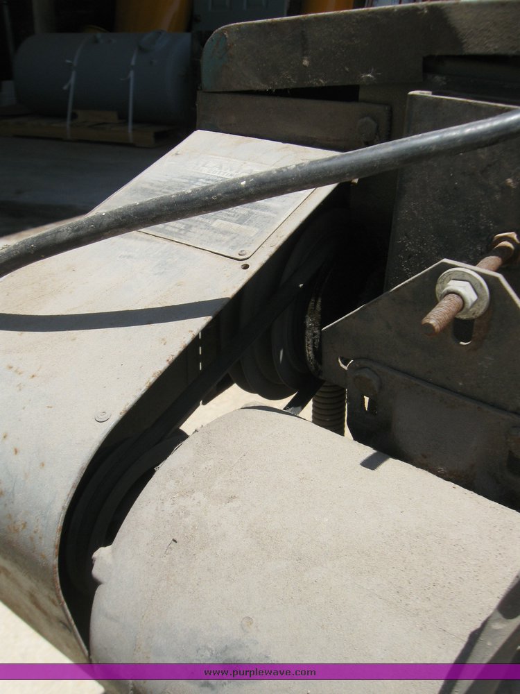 image for item 2365 Kalamazoo MM610D metal cutting band saw