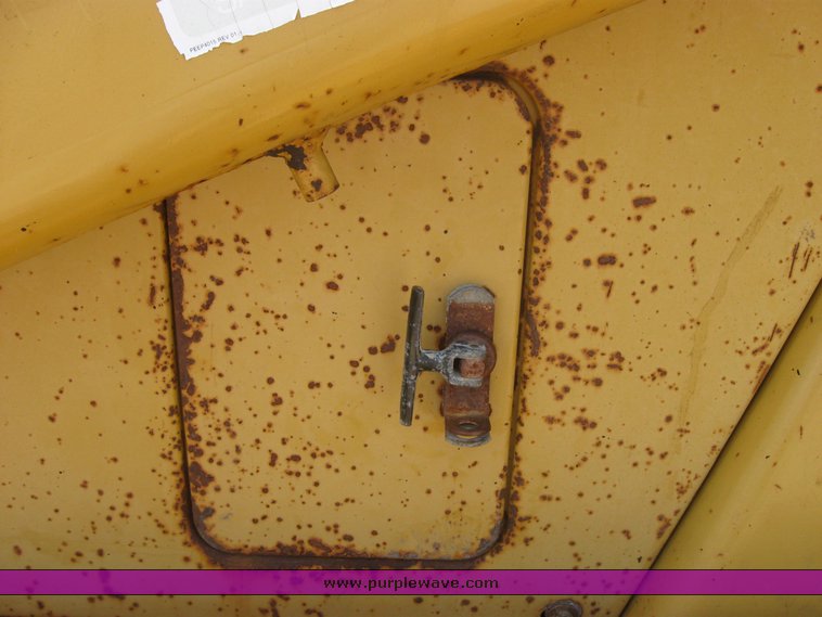 image for item 2424 1993 Caterpillar 416B backhoe