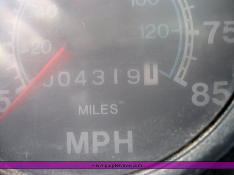 image for item 2425 1980 International 1724 dump truck