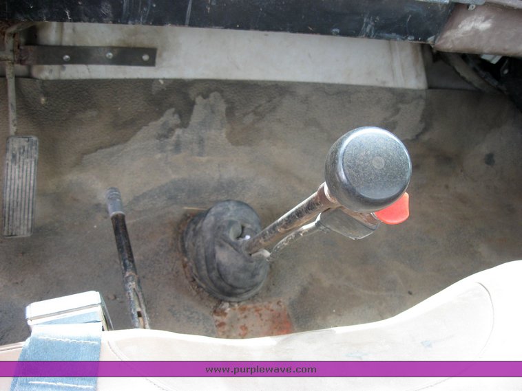 image for item 2425 1980 International 1724 dump truck