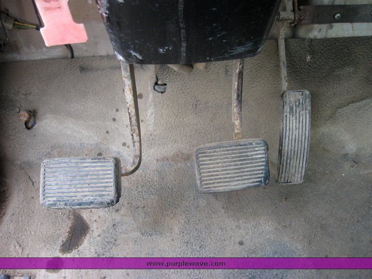 image for item 2425 1980 International 1724 dump truck