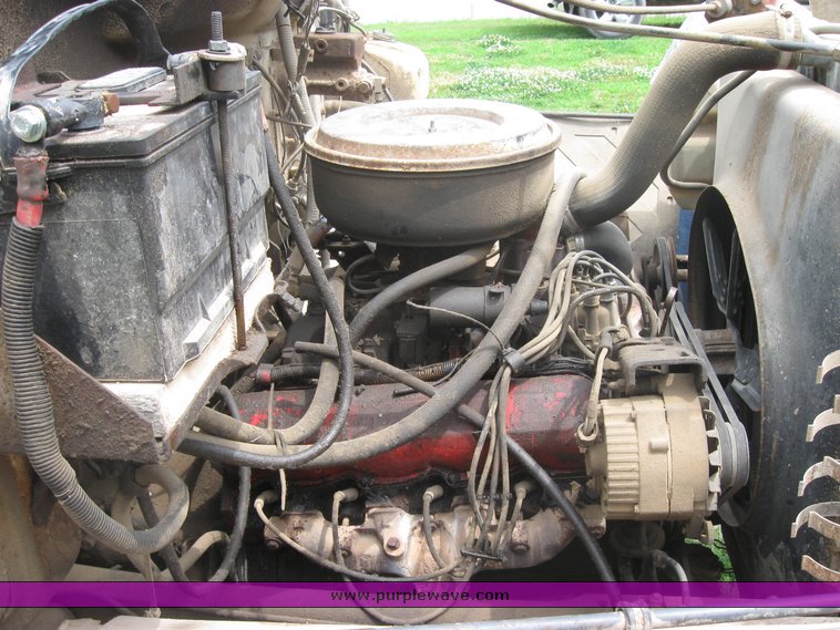 image for item 2425 1980 International 1724 dump truck