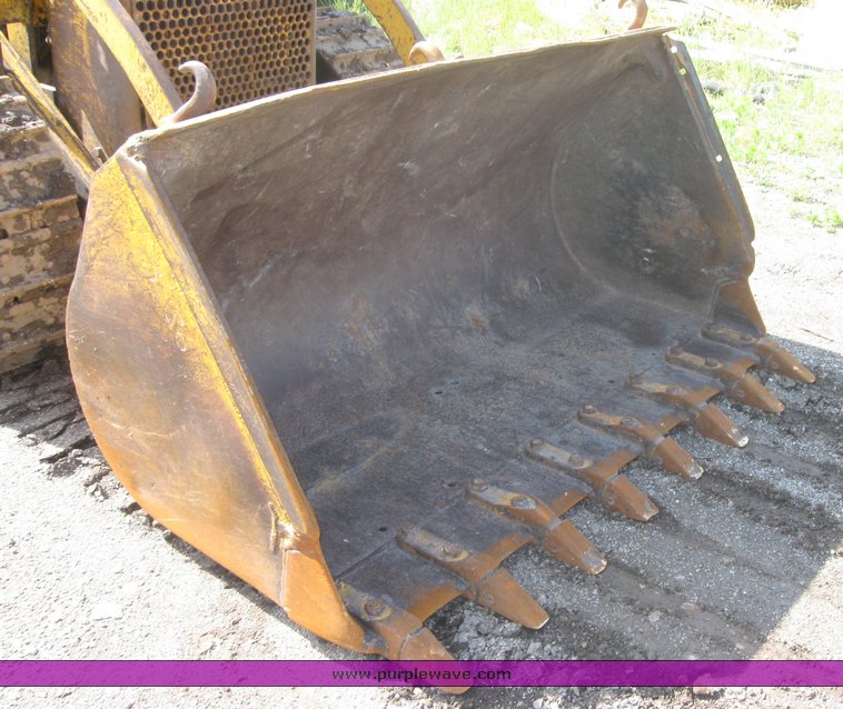 image for item 2463 1965 Cat 955H crawler loader