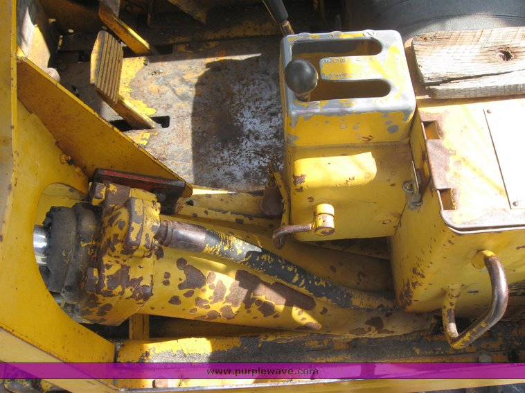 image for item 2463 1965 Cat 955H crawler loader