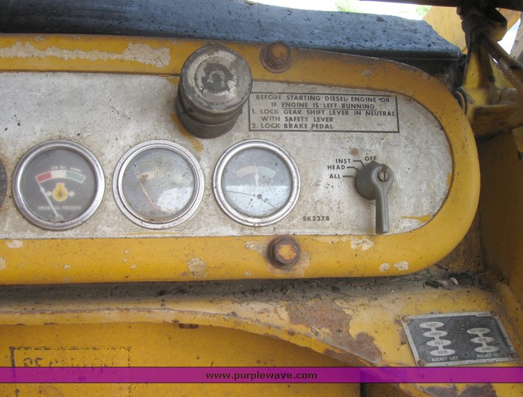 image for item 2463 1965 Cat 955H crawler loader