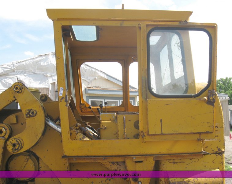 image for item 2463 1965 Cat 955H crawler loader