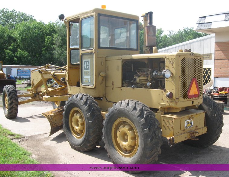 image for item 2464 1968 Cat 120 motor grader