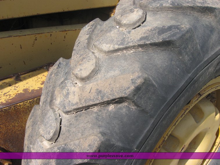 image for item 2464 1968 Cat 120 motor grader