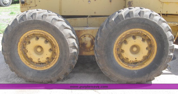 image for item 2464 1968 Cat 120 motor grader