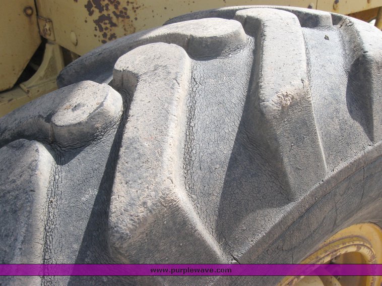 image for item 2464 1968 Cat 120 motor grader