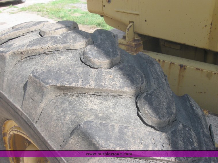 image for item 2464 1968 Cat 120 motor grader