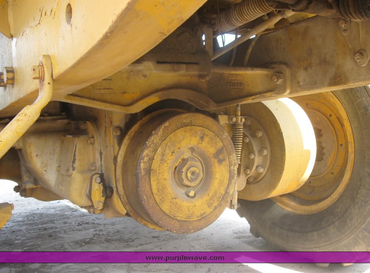 image for item 2464 1968 Cat 120 motor grader