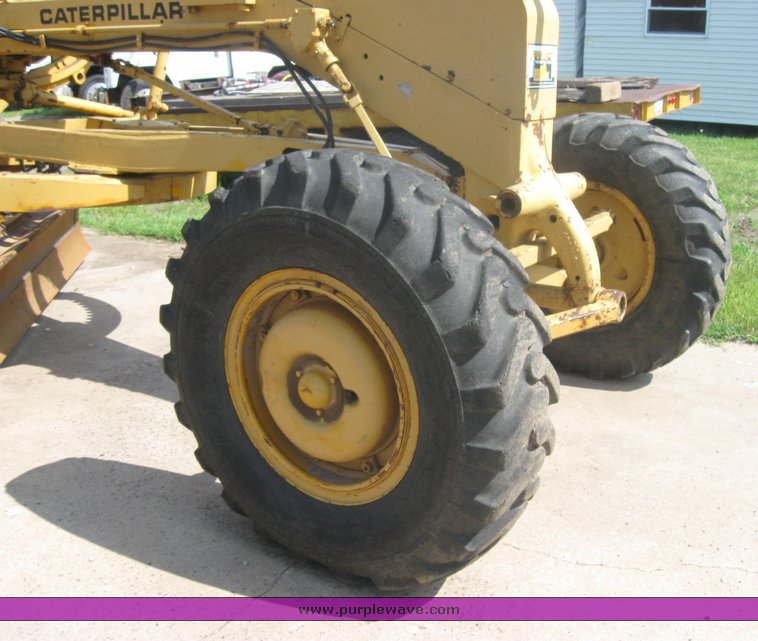 image for item 2464 1968 Cat 120 motor grader
