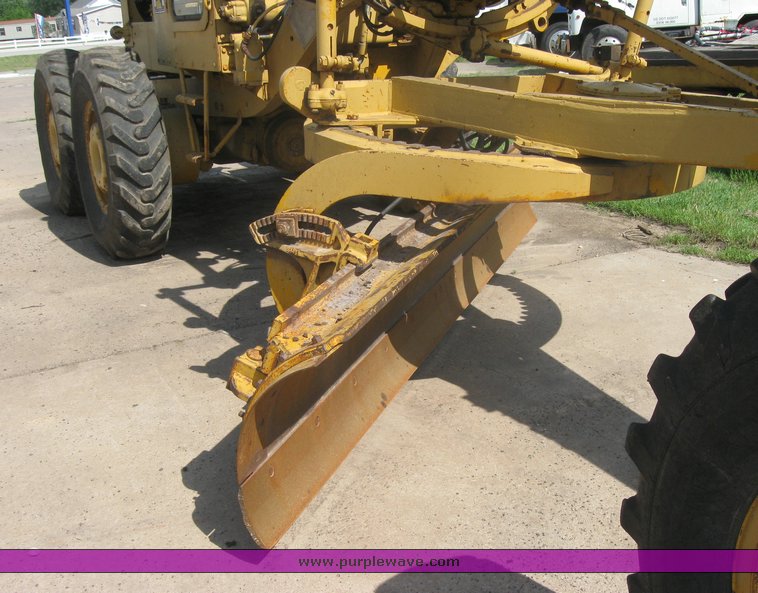 image for item 2464 1968 Cat 120 motor grader
