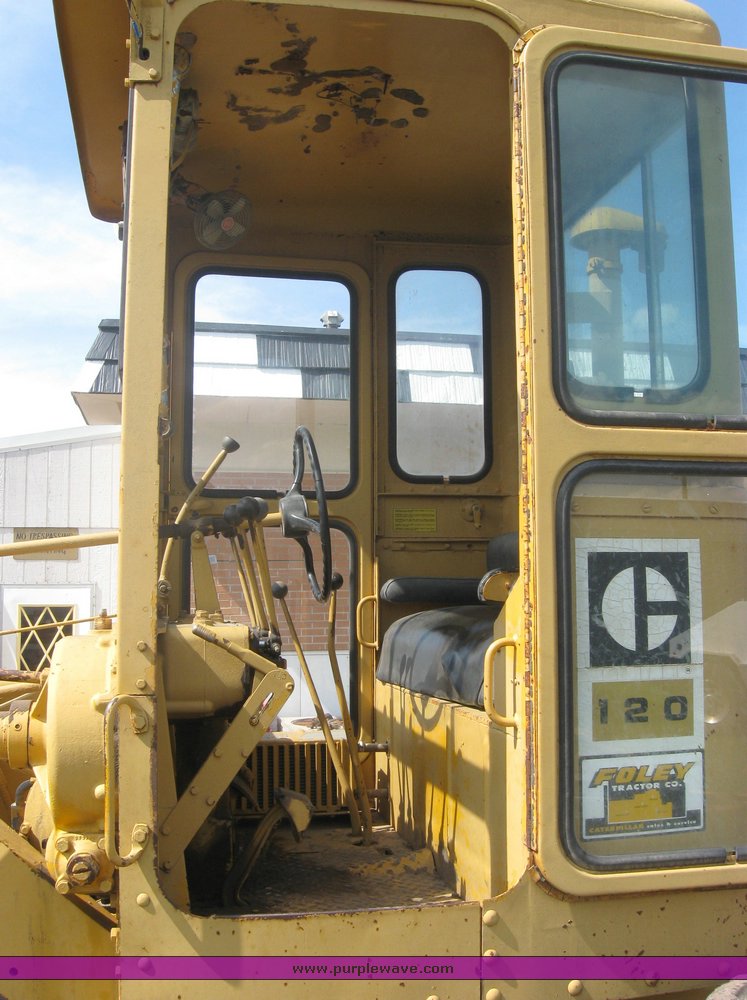 image for item 2464 1968 Cat 120 motor grader