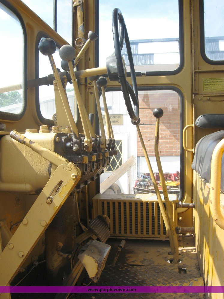 image for item 2464 1968 Cat 120 motor grader