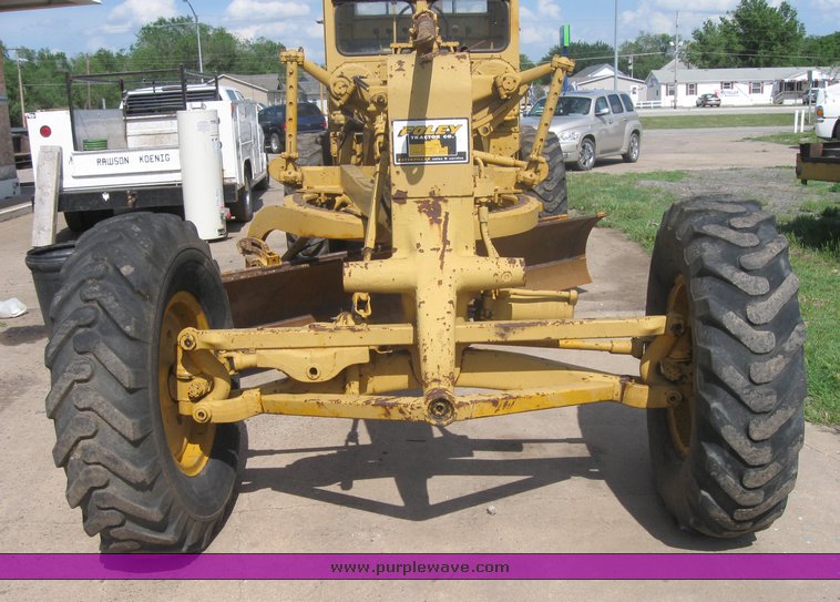 image for item 2464 1968 Cat 120 motor grader