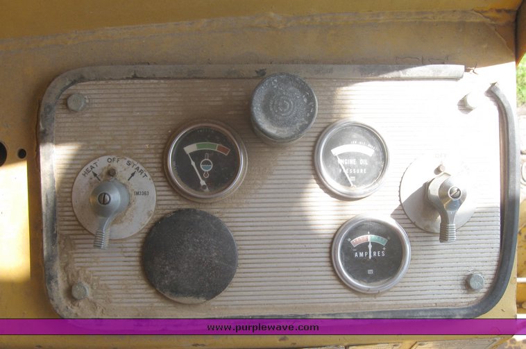 image for item 2464 1968 Cat 120 motor grader