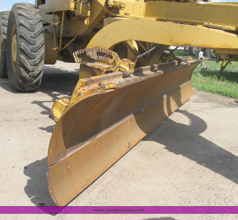 image for item 2464 1968 Cat 120 motor grader