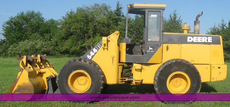 image for item 2526 1983 John Deere 644C wheel loader