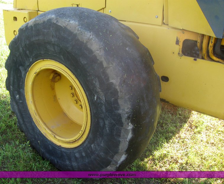 image for item 2526 1983 John Deere 644C wheel loader