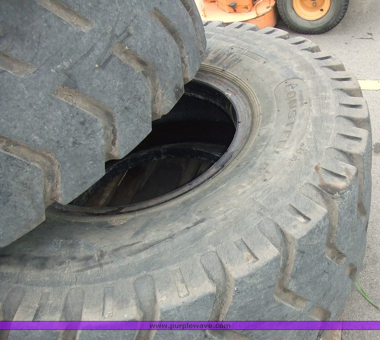 image for item 2526 1983 John Deere 644C wheel loader