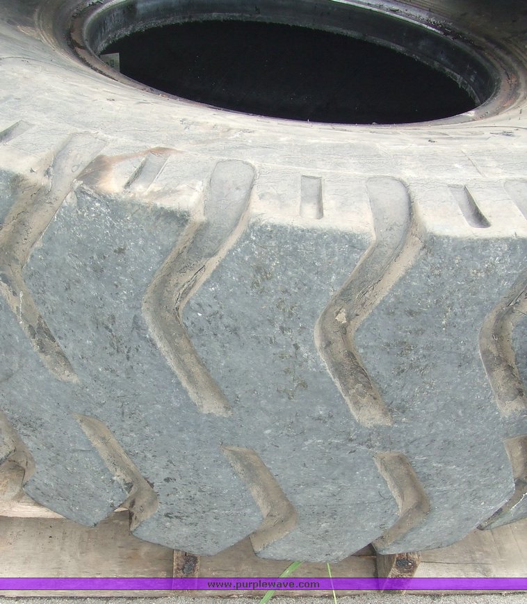 image for item 2526 1983 John Deere 644C wheel loader