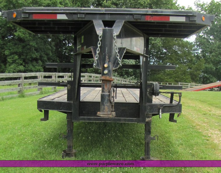 image for item 3325 2005 35' flat bed trailer