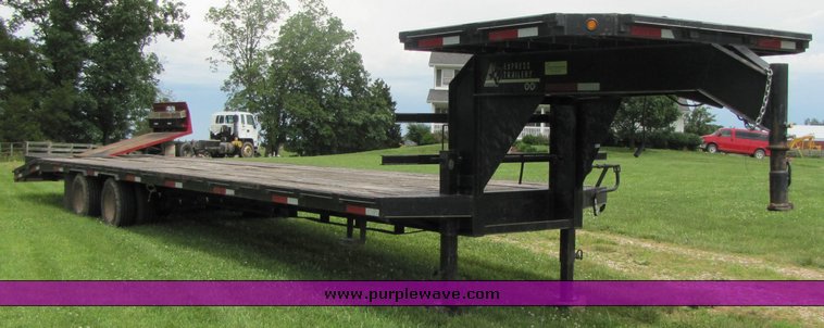 image for item 3325 2005 35' flat bed trailer