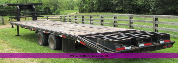 image for item 3325 2005 35' flat bed trailer