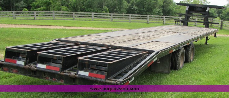 image for item 3325 2005 35' flat bed trailer