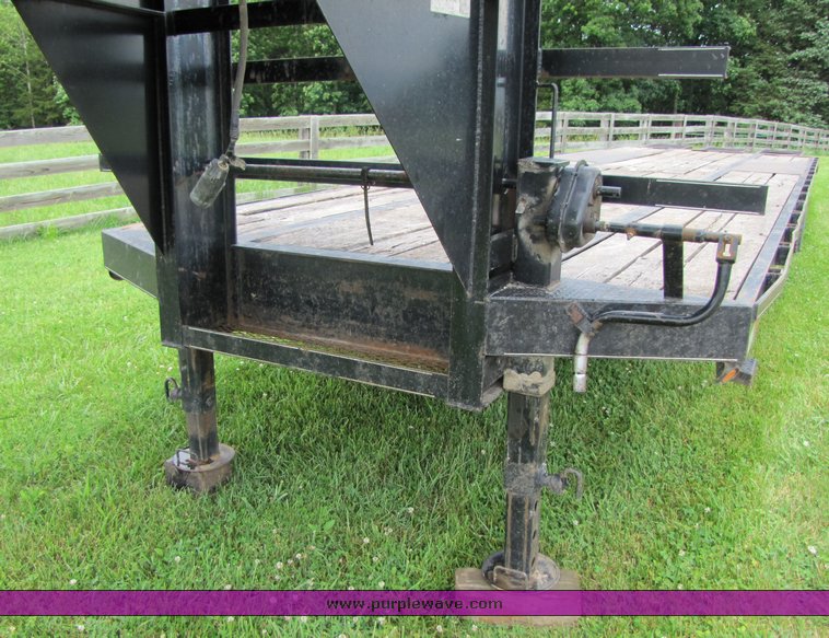 image for item 3325 2005 35' flat bed trailer