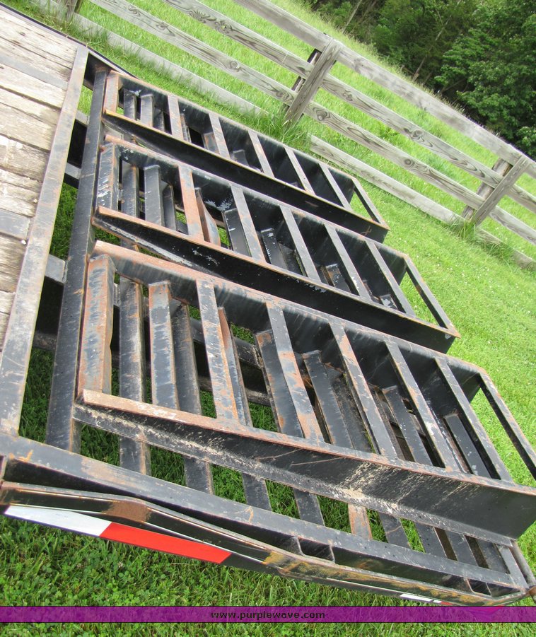 image for item 3325 2005 35' flat bed trailer