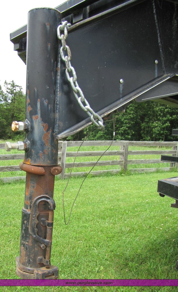 image for item 3325 2005 35' flat bed trailer